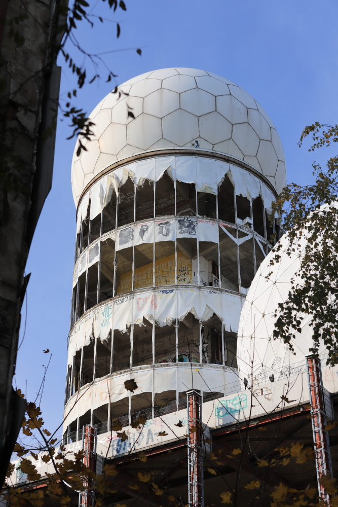 La tour principale, en ruine, photo Catherine Gras