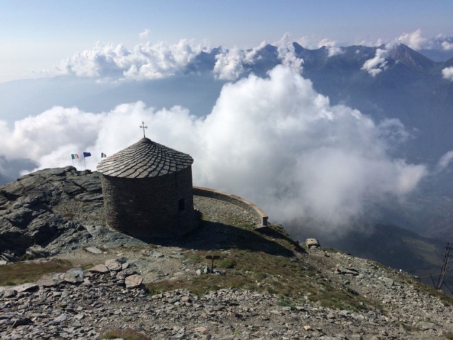 chapelle dans le Piémont, vue plongeante, photo Catherine Gras