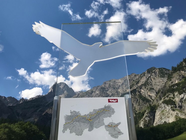Panneau avec carte Adlersweg, région de Karwendel